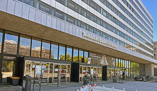 Hauptgebäude der TU Berlin, Straße des 17. Juni 135, 10623 Berlin